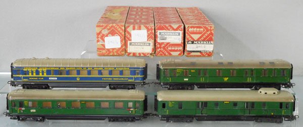4 MARKLIN COACHES: HO ga, 346/2J diner, 346/5 post, 356/1 coach, 346/4 baggage, all have some playwear, orig boxes, some wear to worn, C5-7.