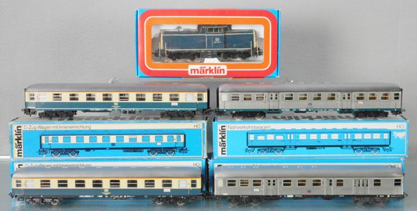 MARKLIN TRAIN SET: HO ga, 3147 loco w/cars 2 #4111, 4082 & 4077, orig boxes & insert some wear, C8-9.