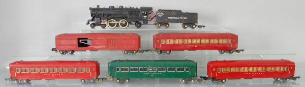 AMERICAN FLYER TRAIN SET: S ga, 300 AC loco & tender, 718 operating baggage, w/1 conversion coupler, 4 #650 New Haven coaches, C5-6.