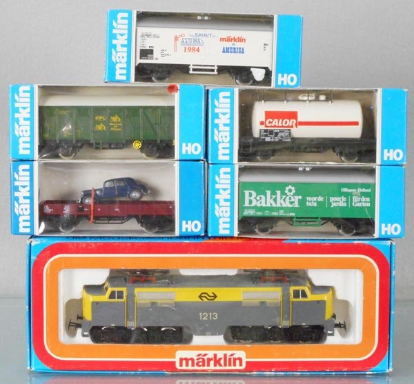 MARKLIN TRAIN SET: HO ga, 3168 loco w/freight cars 4491, 4435, 3 unnumbered, orig boxes & inserts minor wear, C8-9.