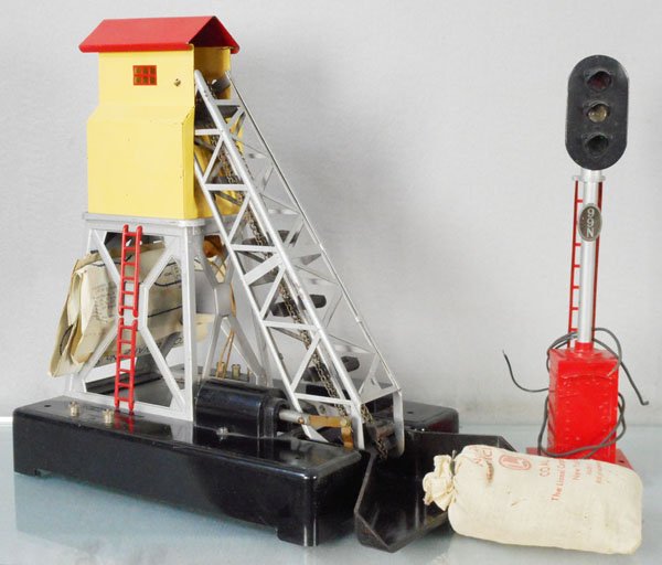 2 LIONEL ACCESSORIES: O ga, 97 coal elevator, 99N block signal, C6-7.
