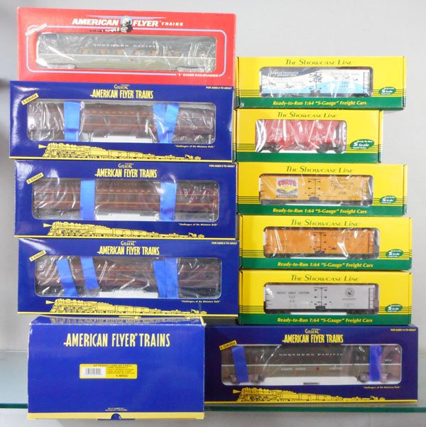 AMERICAN FLYER & S-HELPER CARS: S ga, American Flyer 4-car PRR set, missing obsv, 48929 & 48925 NP coaches, S-Helper 1517 beer reefer, 487 Gerber reefer, 966 NJ hopper, 497 PGE reefer, 568 Lackawanna reefer, orig boxes, C9.