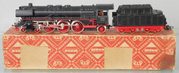 MARKLIN F800 LOCO & TENDER: HO ga, some touch up spots to red trim, orig box, top rough, C7-8.