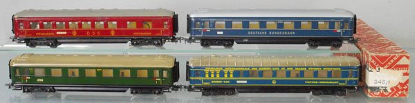 4 MARKLIN COACHES: HO ga, 346/2 diner, 346/6 coach, 346/1 coach, orig box minor wear, 346/2J diner, C5-7.