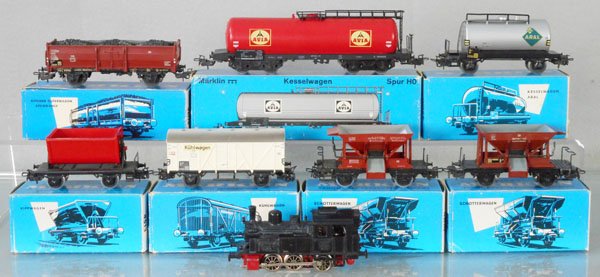 MARKLIN TRAIN SET: HO ga, 3029 tank loco, w/cars 4649, 4500, 4513, 4508, 2 #4610, 4504, slight warp, orig car boxes only, boxes have minor wear, C7-9.