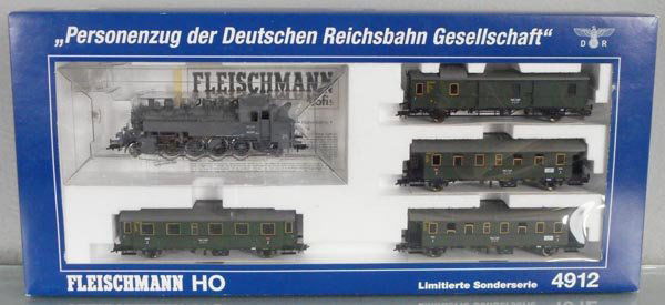 FLEISCHMANN 4912 TRAIN SET: HO ga, 2-rail, loco w/4 coaches, orig set box & insert, C9-10.