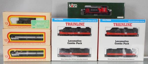 8 LOCOS: HO ga, 2-rail, IHC M591 & M391 NYC diesel power unit & dummy, IHC AT&SF loco, Walthers 931-771 & 931-772 NH diesel loco combo packs, Kato 37-109 Seaboard loco, orig boxes & inserts, C8-10.