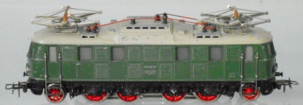 MARKLIN MS800 ELECTRIC LOCO: HO ga, some paint chipping along roof edge, C6.