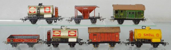 7 MARKLIN FREIGHT CARS: HO ga, 3 #374, 367, 390, 364, 381, all have playwear, C3-5.