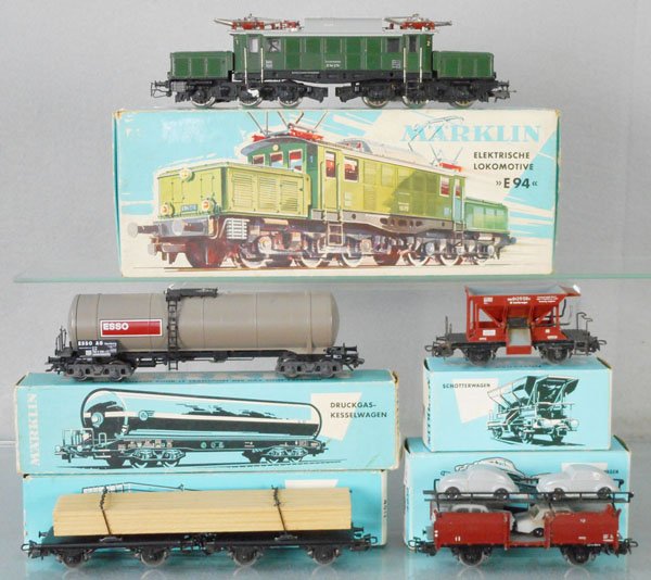 MARKLIN TRAIN SET: HO ga, 3022 E94 electric loco w/cars 4628, 4610, 4512, 4613, some paint wear, orig boxes minor wear, 4613 is C7, rest C8-9.