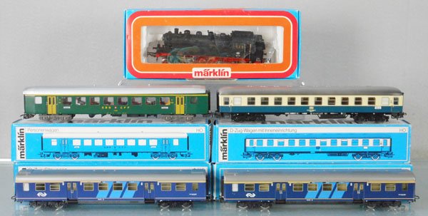 MARKLIN TRAIN SET: HO ga, 3096 tank loco w/cars 4066, 4112 & 2 #4117, orig boxes & inserts minor wear, loco box window broken, C8-9.