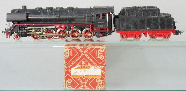 MARKLIN G800 LOCO & TENDER: HO ga, some paint chipping on red stripe, oxidation on tender by coal load, pimpling under paint, orig box some wear, C5-7.