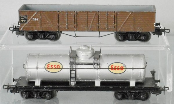 2 MARKLIN FREIGHT CARS: HO ga, 331 hopper, 334 Esso tank, some pimpling under paint, C4-5.