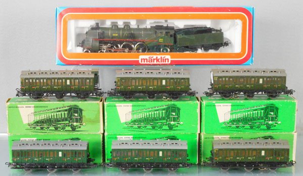 MARKLIN TRAIN SET: HO ga, 3083 loco & tender, green, w/coaches 5 #4004, 4005, orig boxes minor wear, loco box relabeled, C7-8.