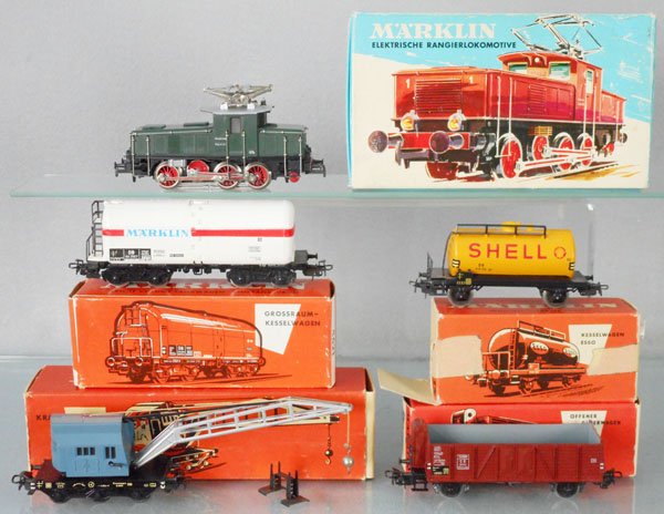 MARKLIN TRAIN SET: HO ga, 3001 electric loco w/freight cars 4621, 4611, 4601, 4507, orig boxes & insert minor wear, 1 incorrect to car, C8-9.