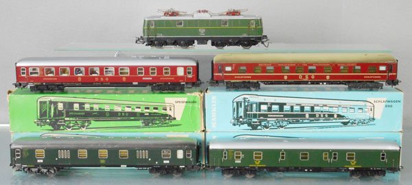MARKLIN TRAIN SET: HO ga, 3036 Austrian electric loco, 1 buffer bent, C6, w/cars 4024, 1 touch up spot, 4064, 4044, 4047, orig car boxes only, some wear, C7-8.