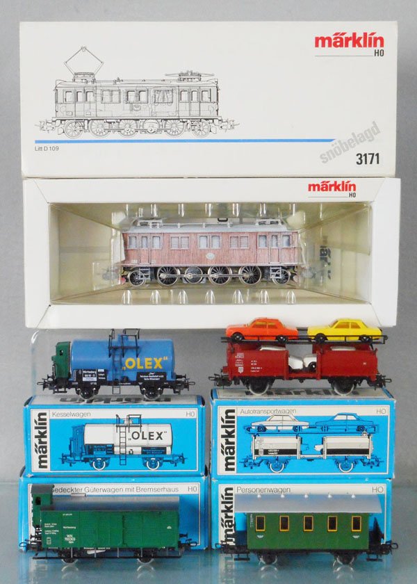 MARKLIN SWEDISH TRAIN SET: HO ga, 3171 electric loco, w/freights 4007, 4613, 4675 & 4679, 2 have oxidation on axles, orig boxes & insert, C8-9.