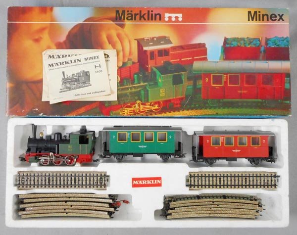 MARKLIN 3450 MINEX TRAIN SET: HO ga, 3400 tank loco w/2 coaches & track, orig set box minor wear, C8.