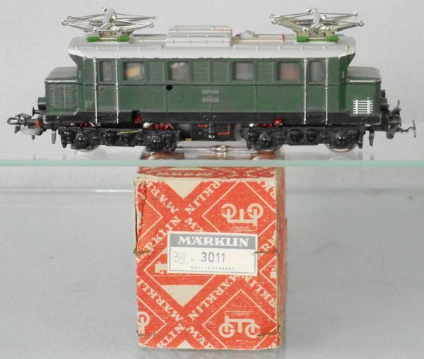 MARKLIN 3011 SET800 ELECTRIC LOCO: HO ga, orig box & wrap minor wear, C8.