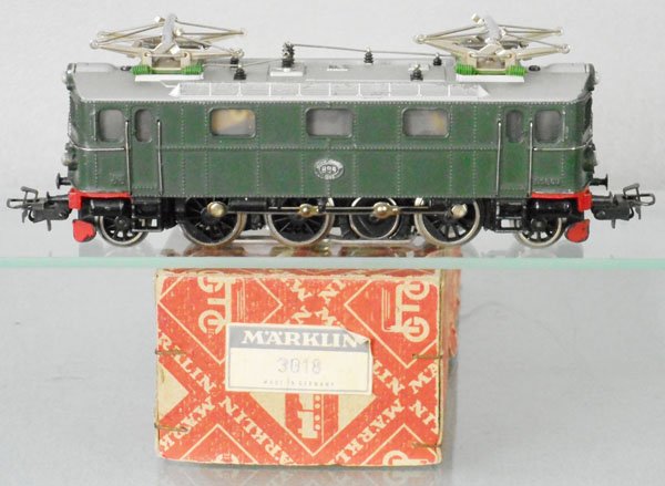 MARKLIN 3018 GS800 ELECTRIC LOCO: HO ga, paint worn on wheel flaps, orig box some wear, C7-8.