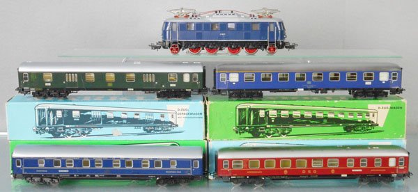 MARKLIN TRAIN SET: HO ga, 3024 electric loco, C8, w/cars 4044, 4027, 4024, 4029, cars have some wear, 2 have light oxidation, orig car boxes only, boxes some wear to worn, C5-7.