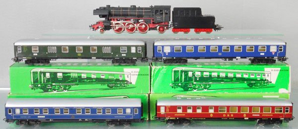 MARKLIN TRAIN SET: HO ga, 3005 DA800 loco & tender w/cars 4026, 4027, 4029, 4024, orig car boxes only, C7-9.