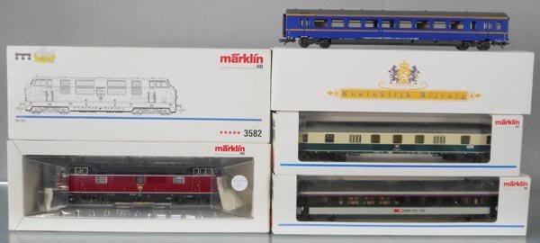 MARKLIN TRAIN SET: HO ga, 3582 diesel loco w/coaches 4362, 4044 & 42151, orig boxes & inserts minor wear, C9.