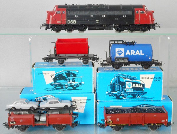 MARKLIN TRAIN SET: HOga, 3067 diesel w/freight cars 4613, 4604, 4513, 4646, orig car boxes only, loco C7, cars C8-9.