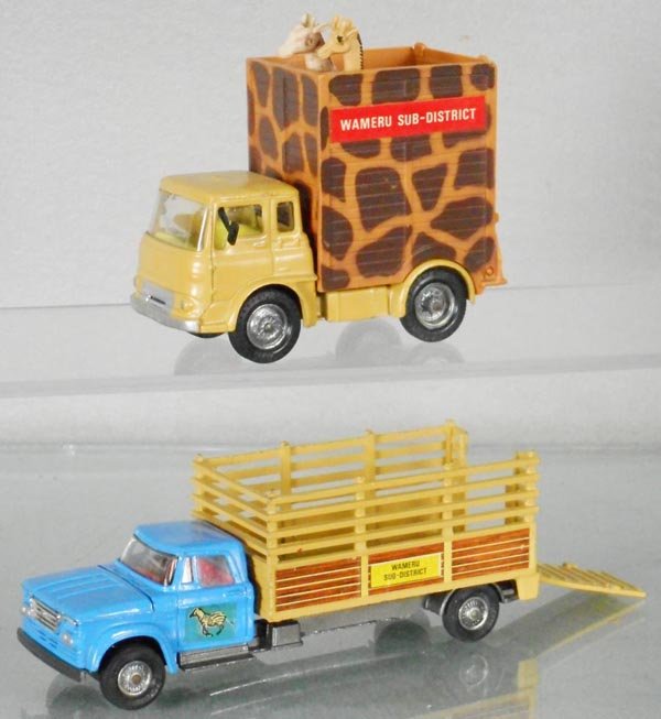 2 CORGI DAKTARI TRUCKS (1 of 1)