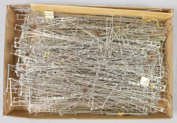 MARKLIN CATENARY LOT: HO ga, 300 pieces of used catenary sections, some have bends, C5-8.