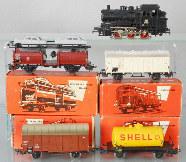 MARKLIN TRAIN SET: HO ga, 3000 tank loco, w/cars 4613, 4508, some brown staining, 4505, 4502, orig car boxes only, boxes have minor to some wear, C6-8.