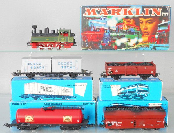 MARKLIN TRAIN SET: HO ga, 3087 tank loco w/cars 4659, 4604, slight warp, 4649, 4626, orig boxes minor wear, C8-9.