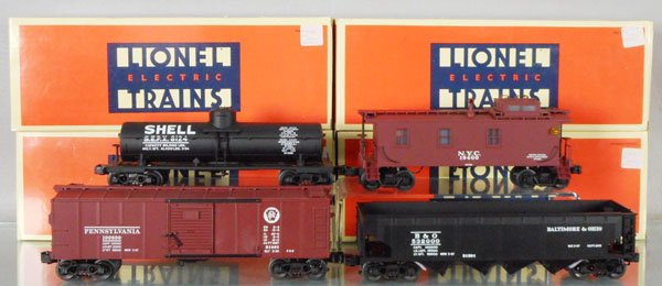 4 LIONEL SEMI-SCALE BOX CARS (1 of 1)