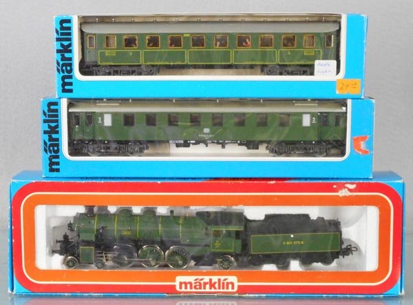 MARKLIN TRAIN SET: HO ga, 3092 loco & tender, green, w/coaches 4134 & 4135, orig boxes & inserts minor wear, C8.