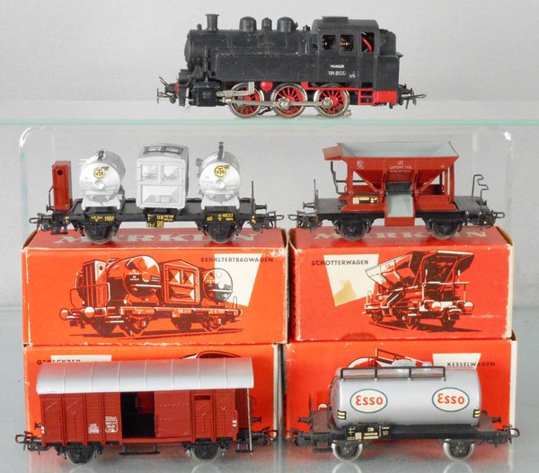 MARKLIN TRAIN SET: HO ga, TM800 tank loco w/cars 4625, 4610, 4605, 4501, orig car boxes only, C7-8.