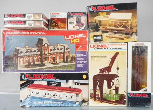 LIONEL ACCESSORIES (1 of 1)