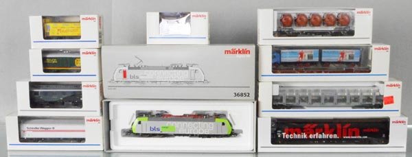 MARKLIN TRAIN SET: HO ga, 36852 electric loco w/cars 47673, 4841, 43060, 84735, 84416F, 48058, 47715, 4872, 4891, orig boxes & inserts, C8-10.