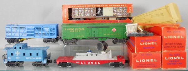5 LIONEL FREIGHT CARS (1 of 1)