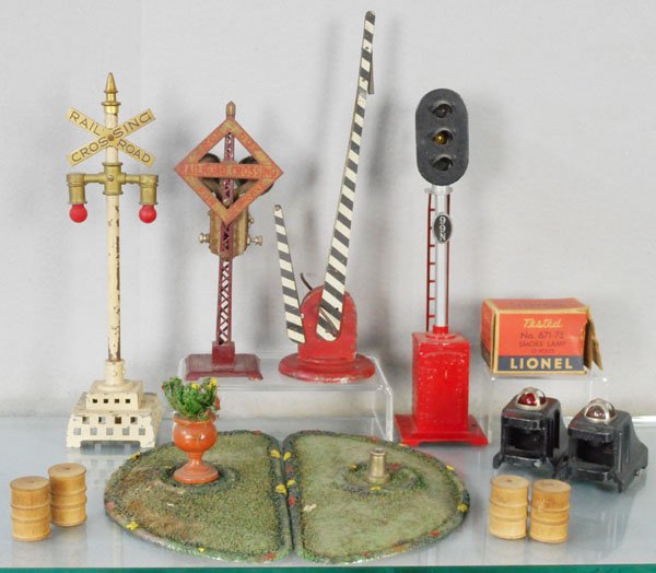 LIONEL ACCESSORIES (1 of 1)