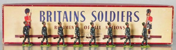 BRITAINS SET 197 GHURKA RIFLES: 8 pcs, orig box & insert minor wear, C8-9.