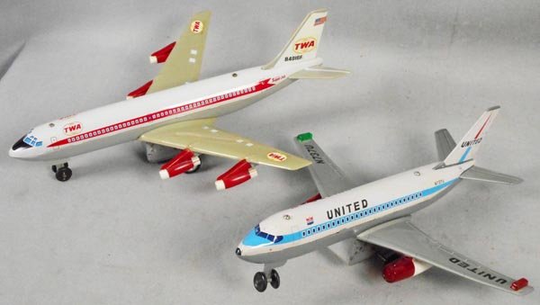 2 AIRLINE JET PLANES (1 of 1)