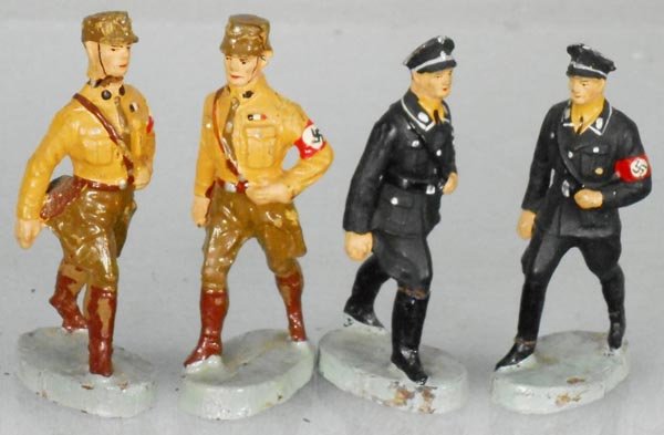 4 ELASTOLIN GERMAN SOLDIERS (1 of 1)