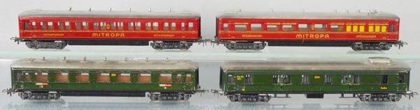 4 MARKLIN PASSENGER CARS (1 of 1)