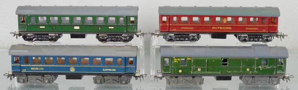 4 MARKLIN PASSENGER CARS (1 of 1)