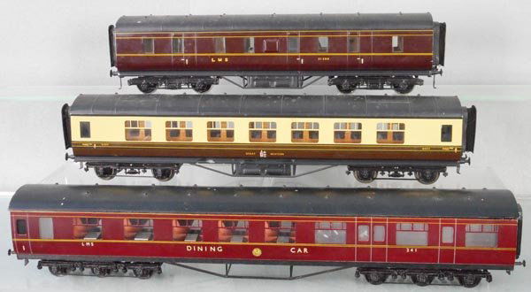 3 ENGLISH COACHES (1 of 1)