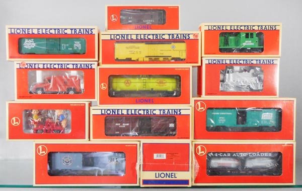 13 LIONEL FREIGHT CARS (1 of 1)