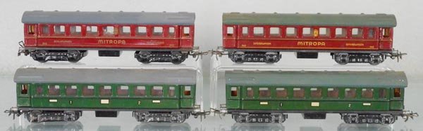 4 MARKLIN PASSENGER CARS: HO ga, 343, 342, 2 #341, 1 roof repainted, C5-6.
