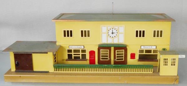 MARKLIN 2002B TRAIN STATION (1 of 1)