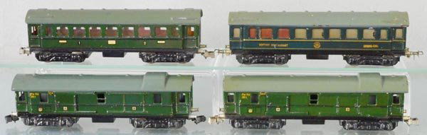 4 MARKLIN PASSENGER CARS (1 of 1)