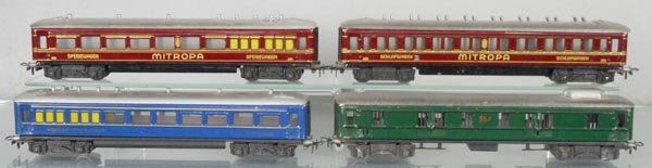 4 MARKLIN PASSENGER CARS (1 of 1)